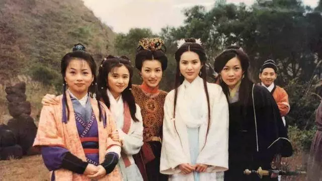 古天樂唯一承認的女友,44歲依然膚白貌美,同框胡定欣恍若凍齡!
