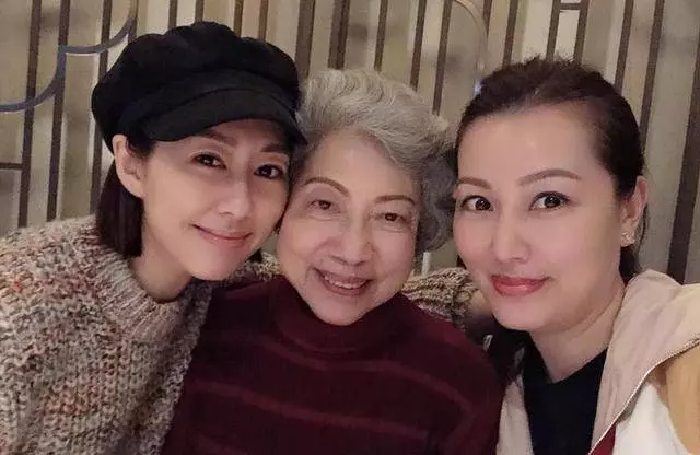 古天樂唯一承認的女友,44歲依然膚白貌美,同框胡定欣恍若凍齡!
