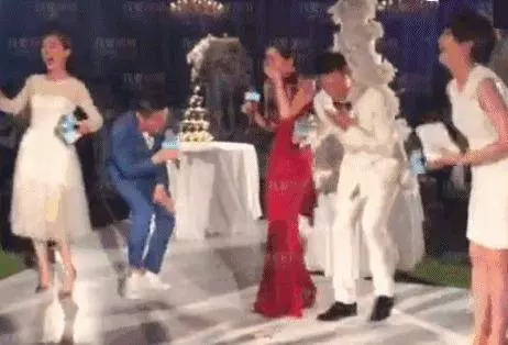 明星喝醉酒後的各種百態!志玲姊姊形象盡失,最誇張的是霍建華