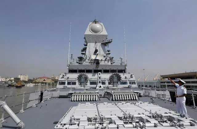 印頭號神盾艦駛向中國,排水量超過052D,專家:發出明確信號