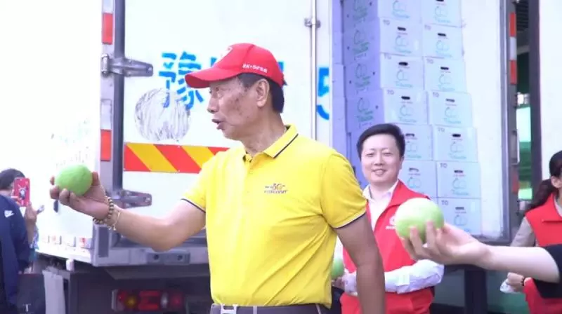 不收禮的郭董為她破例收下枇杷 背後超暖原因曝光