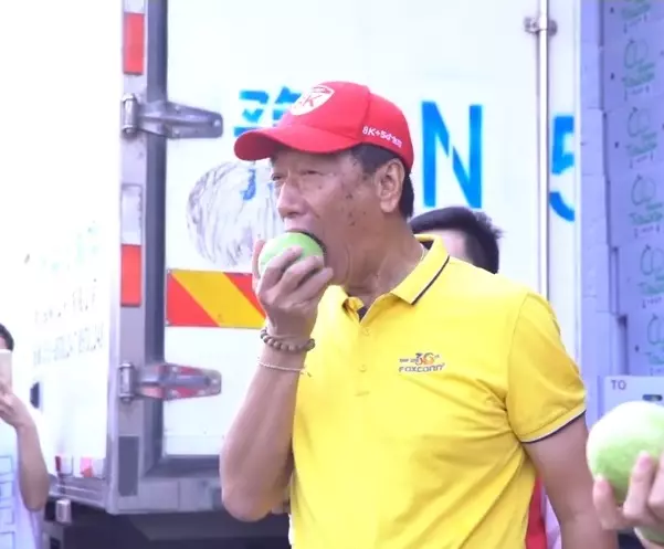 不收禮的郭董為她破例收下枇杷 背後超暖原因曝光