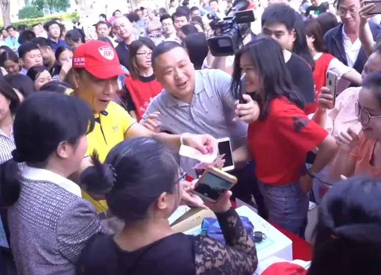 不收禮的郭董為她破例收下枇杷 背後超暖原因曝光
