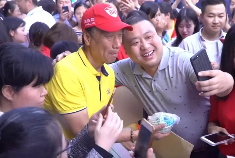 不收禮的郭董為她破例收下枇杷 背後超暖原因曝光