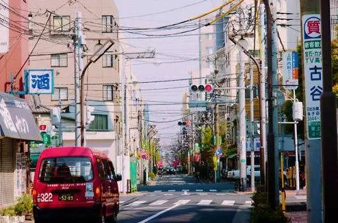 日本出名的愛乾淨,為何街頭電線雜亂無章?原因其實很簡單!