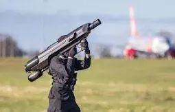 600萬的飛彈打300塊的無人機,請開始你的表演吧