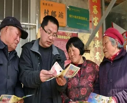 父去世留下一存摺,兒去銀行取錢稱本人才能取,兒的做法絕了