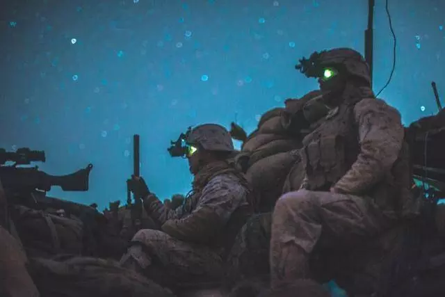 被中國打怕了,美軍靠各種先進設備堆積,夜戰能力已堪稱世界最強