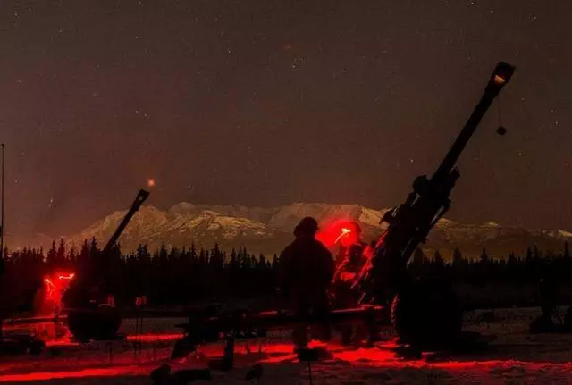 被中國打怕了,美軍靠各種先進設備堆積,夜戰能力已堪稱世界最強