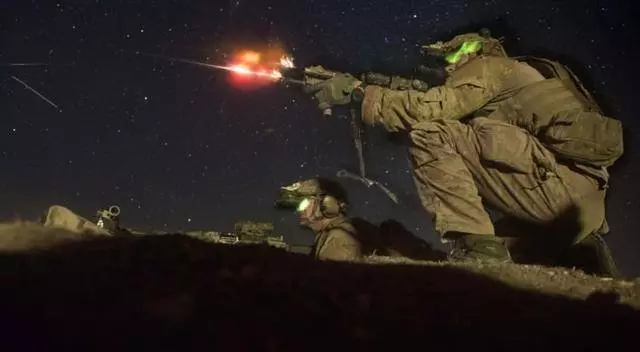 被中國打怕了,美軍靠各種先進設備堆積,夜戰能力已堪稱世界最強