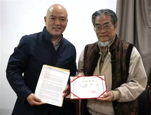 領中國身分證…台灣戶籍被廢 邵子平告移民署:我沒健保了