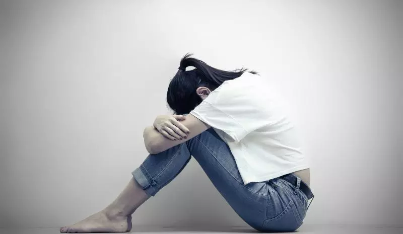 報復男友!女忘記男友車哪台,「砸錯12輛名車」...警方上門讓賠「勞斯萊斯」把她嚇哭了!
