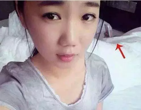 30張搞笑圖,妹子明知道衣服不防水還硬要游泳,難怪差一點就要被看穿啦了!