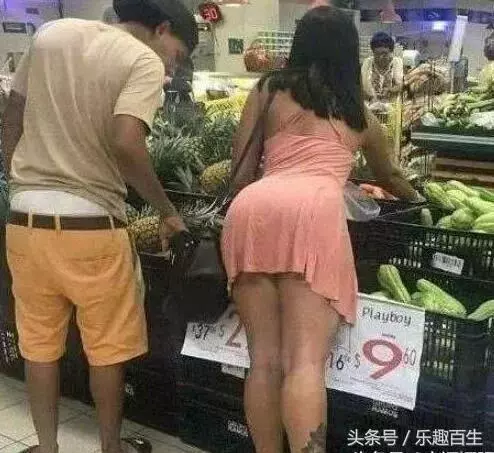 30張搞笑圖,妹子明知道衣服不防水還硬要游泳,難怪差一點就要被看穿啦了!