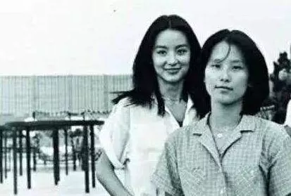 林青霞與她的親姐姐,一個仍然優雅,一個失散36年