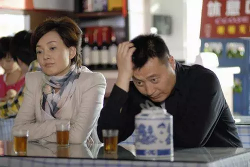 丈夫出軌,帶情人回家養胎 ,半月後妻子拿出兩張紙,丈夫如遭雷擊