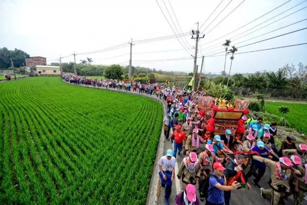 第一年走媽祖繞境,巧遇阿婆「求幫忙提行李」秒拒絕 遺憾了七年,竟突然遇到彌補機會!?