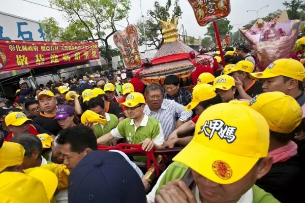 第一年走媽祖繞境,巧遇阿婆「求幫忙提行李」秒拒絕 遺憾了七年,竟突然遇到彌補機會!?