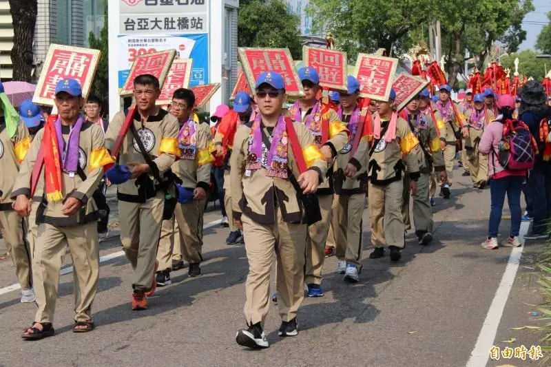 大甲媽進彰化 搶「鑽轎腳」起身首念是…