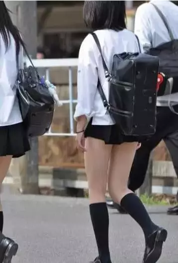 日本女高中生的裙子到底有多短?最後一張,叫人受不了啊!!