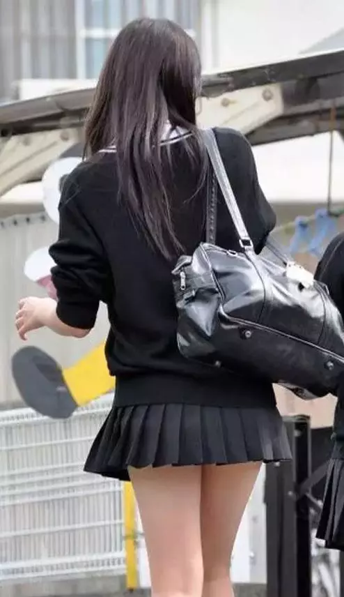 日本女高中生的裙子到底有多短?最後一張,叫人受不了啊!!