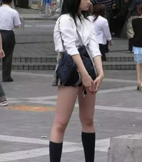 日本女高中生的裙子到底有多短?最後一張,叫人受不了啊!!