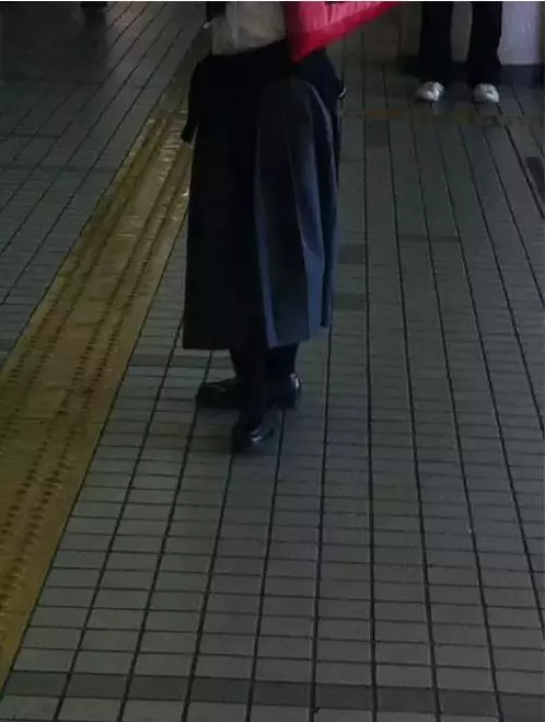 日本女高中生的裙子到底有多短?最後一張,叫人受不了啊!!