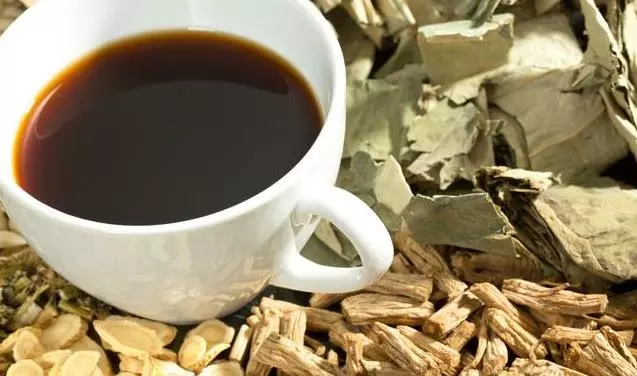 【伸筋草】的神奇功效與作用,治療關節酸痛及四肢麻木,還能降血壓,有關節痛的人要知道
