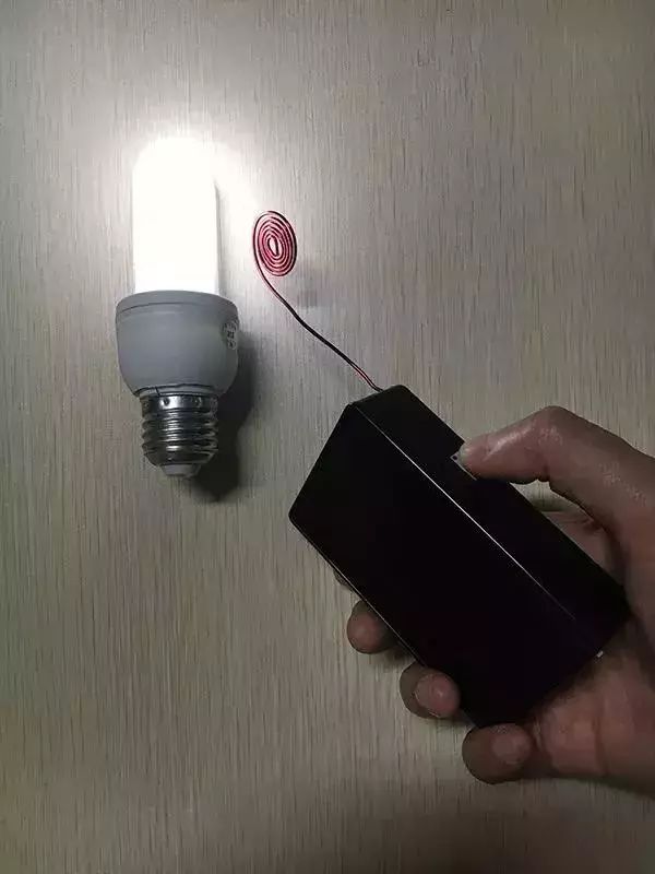 晚上睡覺前,鑰匙一定要插門鎖上,可惜太多人不知道這安全小意識(內含全影片)