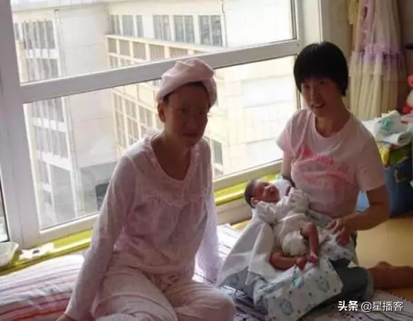 兒媳生了女兒,坐月子時婆婆讓公公來照顧,一個月後婆婆回來傻了