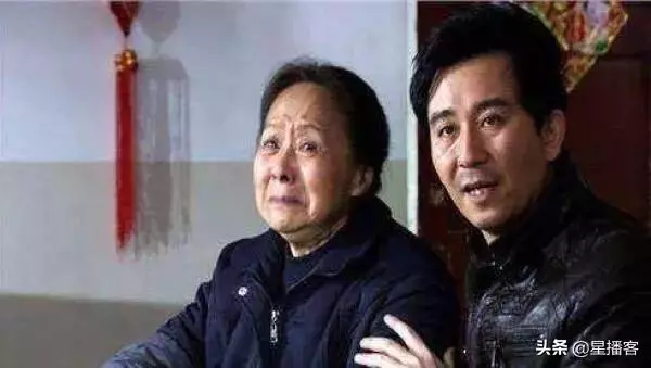 兒媳生了女兒,坐月子時婆婆讓公公來照顧,一個月後婆婆回來傻了