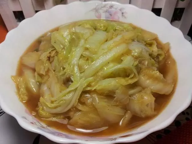 媳婦生了個女兒,要求回娘家坐月子,不料婆婆天天上娘家門