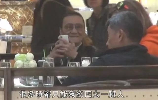 前妻秀恩愛你一口我一口的,謝賢也不甘寂寞進行回擊,約賭王四太梁安琪喝下午茶,自曝分手後獨居豪宅太枯燥!