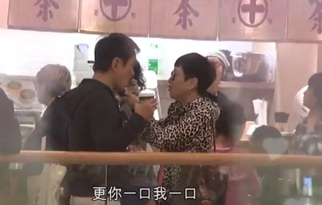 前妻秀恩愛你一口我一口的,謝賢也不甘寂寞進行回擊,約賭王四太梁安琪喝下午茶,自曝分手後獨居豪宅太枯燥!