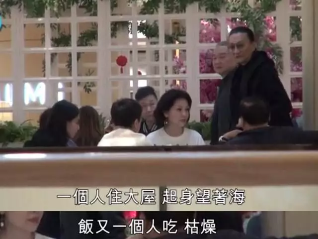 前妻秀恩愛你一口我一口的,謝賢也不甘寂寞進行回擊,約賭王四太梁安琪喝下午茶,自曝分手後獨居豪宅太枯燥!