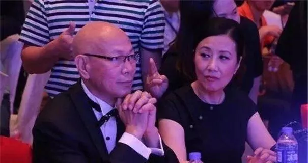 兩夫婦曾先後患癌痊癒!72歲TVB阿姐直言心痛老公羅家英再病倒~~~