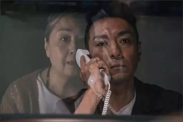 再掀臥底熱潮!53歲「民選影帝」憑TVB熱播劇爆紅:老婆都看到哭!