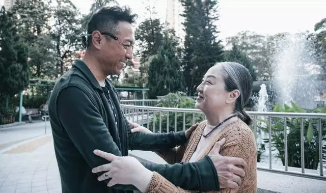 再掀臥底熱潮!53歲「民選影帝」憑TVB熱播劇爆紅:老婆都看到哭!