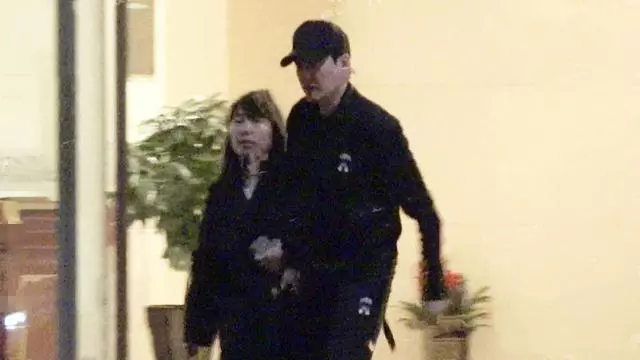 趙麗穎被疑不受馮紹峰父母喜愛,馮紹峰遭「夾擊」,兩地周旋!