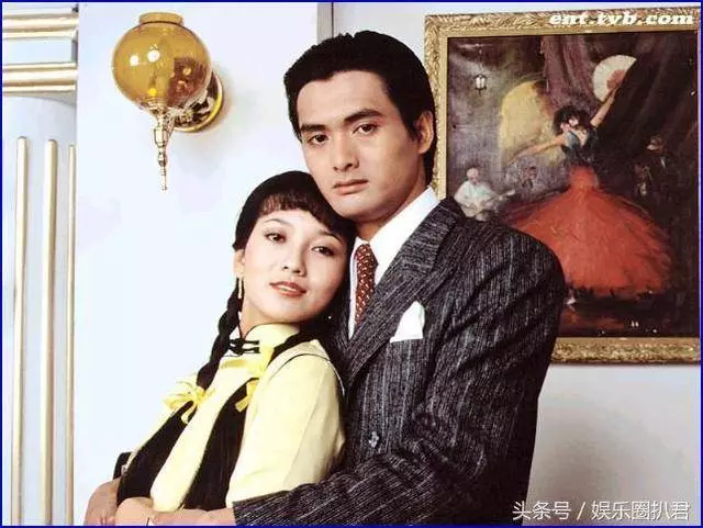 63歲趙雅芝與兒子合照似情侶,『 但網友卻紛紛注意到她的腳』~