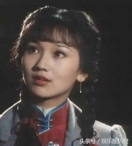 63歲趙雅芝與兒子合照似情侶,『 但網友卻紛紛注意到她的腳』~