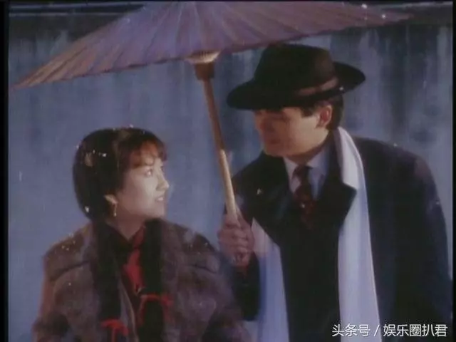 63歲趙雅芝與兒子合照似情侶,『 但網友卻紛紛注意到她的腳』~