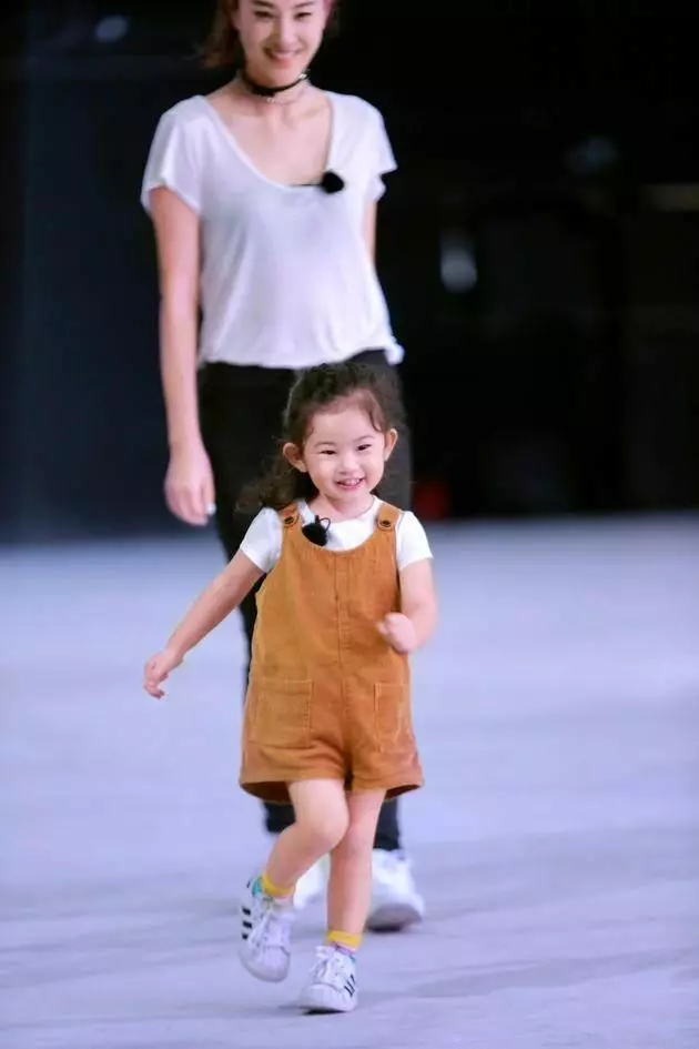 史上最靚乾媽團!Yumiko鄭希怡為女兒梁浸浸慶4歲生日❤ 天后級的她們也來啦!網民:好幸福啊~
