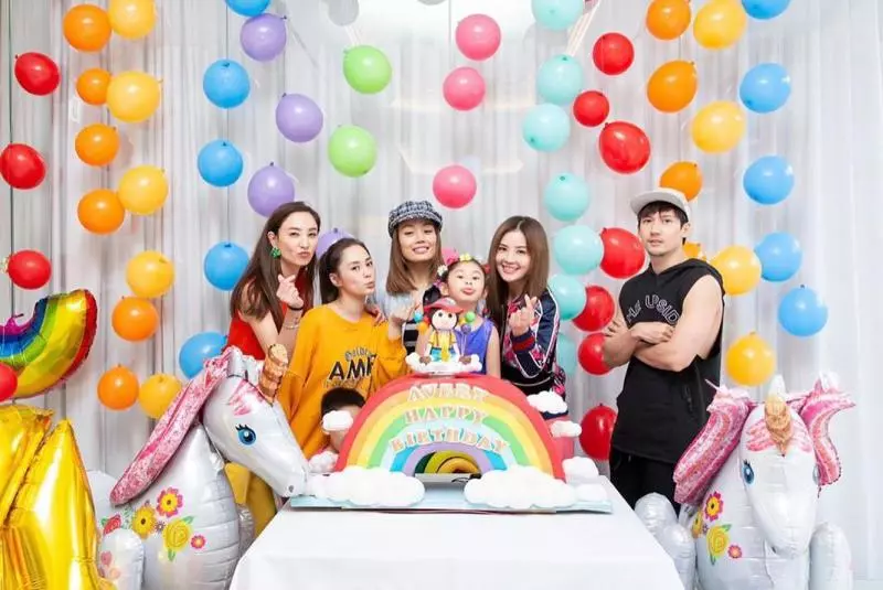 史上最靚乾媽團!Yumiko鄭希怡為女兒梁浸浸慶4歲生日❤ 天后級的她們也來啦!網民:好幸福啊~