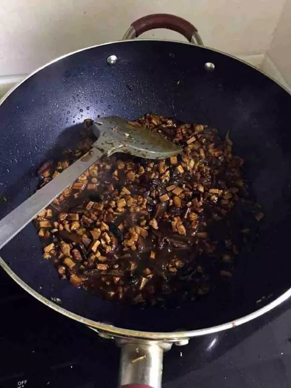 熬香菇肉醬到底放不放醬油,老廚師教您做,學會再也不愁!
