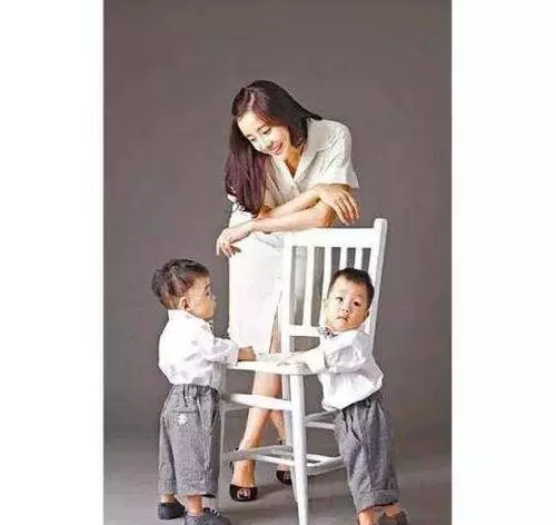 又一對明星離婚了!結婚多年來一直未生子,十一年婚姻劃上了句號,孩子由女方來撫養!
