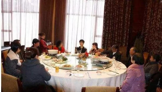 兒子做上門女婿親戚看不起我,三個月後親家來看我,親戚們慚愧了