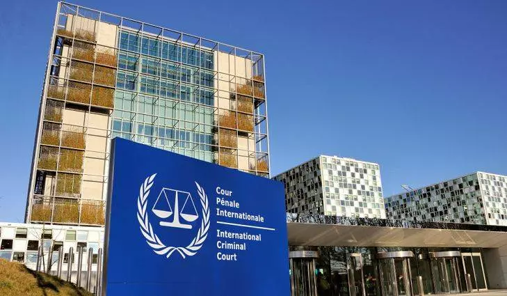 受不了柔佛王室呱呱叫? 馬哈迪再U轉撤銷簽署《羅馬規約》