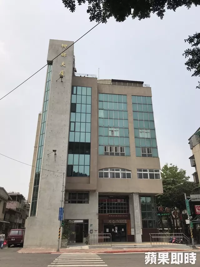 26歲菜鳥女警清槍誤擊 射穿自己小腿