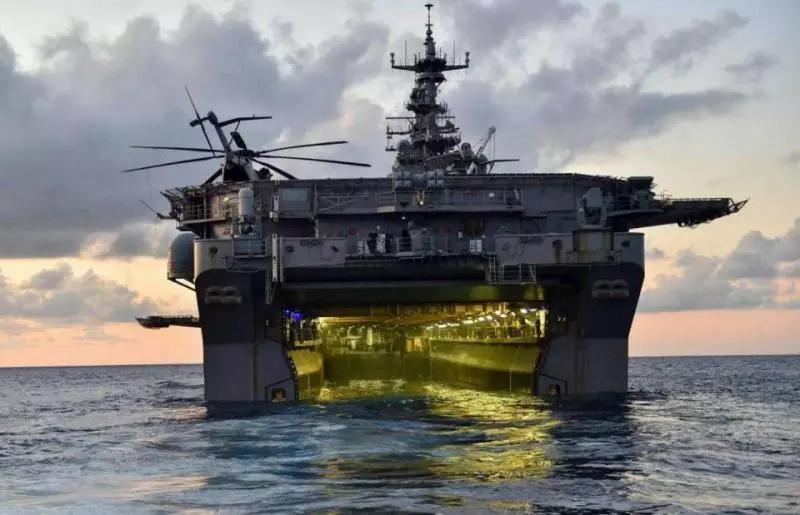 國產075兩棲攻擊機艦排水量高達4萬噸,能當航空母艦使用麼?